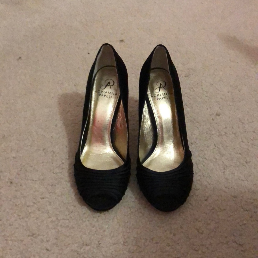 Peep toe pumps